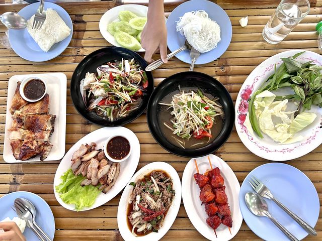 ส้มตำโรงปลาแดก ไก่ย่างวิเชียรบุรี