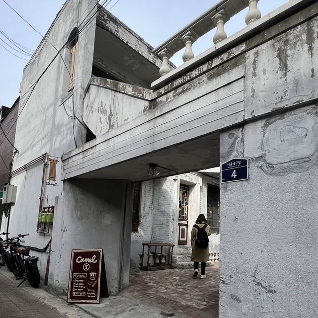 首爾聖水洞 特色水泥復古 Camel Cafe 