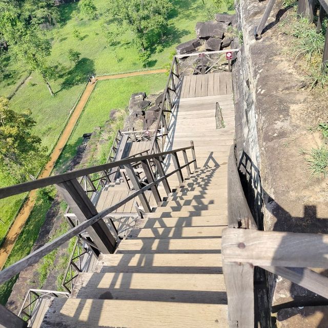 密林の階段ピラミッドが圧巻 コーケー遺跡