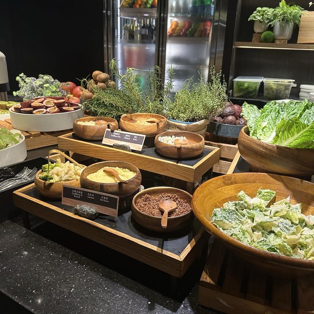 台北美食，晶華酒店Buffet 柏麗廳，異國料理種類多、海鮮新鮮、生魚片、壽司🍣、甜點任選！