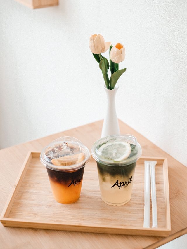April Flavours Cafe 🍊