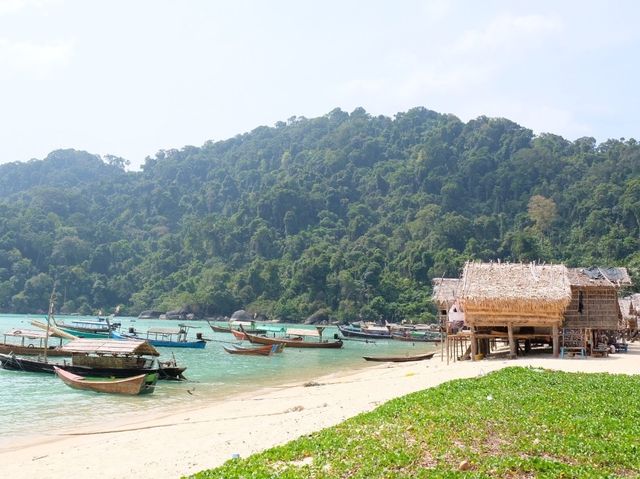 หมู่บ้านมอแกน สัมผัสวิถีชีวิตชาวเล ⛱🏝