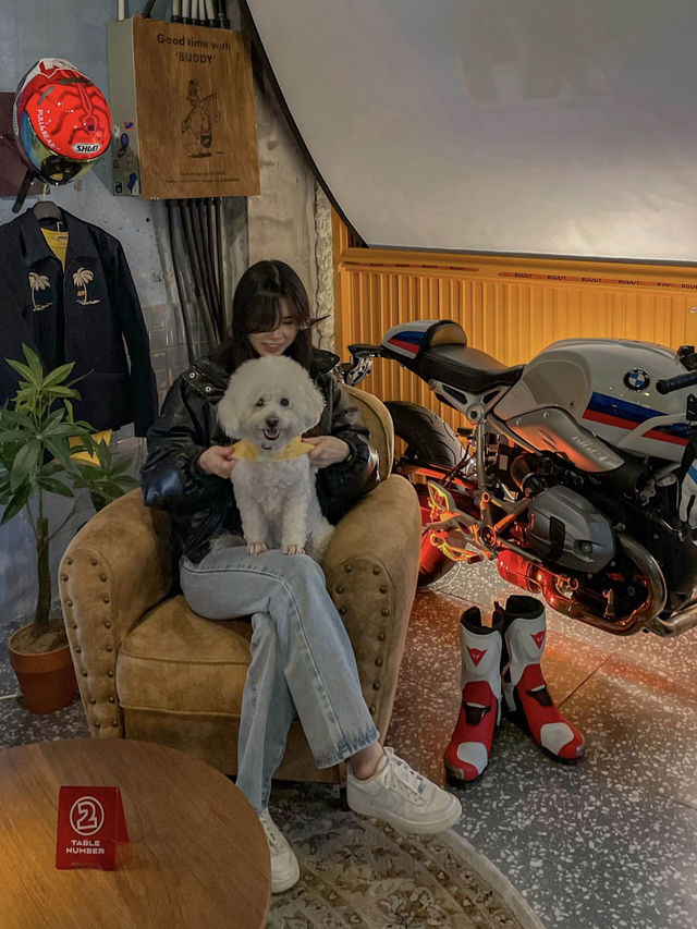 힙한 라이더 카페 가보셨나요? 앙버터호빵도 판다구요!