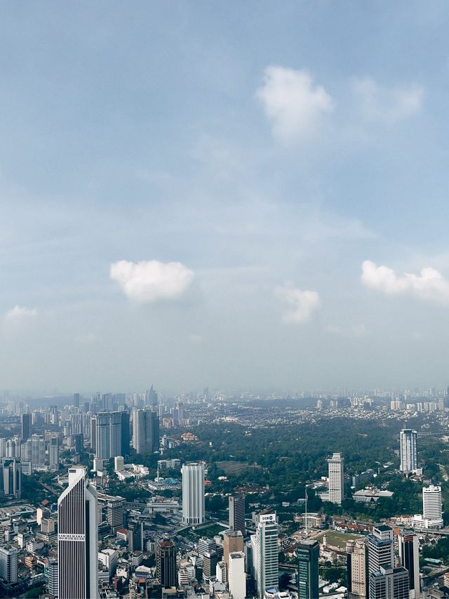 🇲🇾馬來西亞吉隆坡塔👣踩在玻璃盒子裡俯瞰吉隆坡