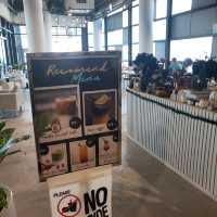 Sloths Cafe คาเฟ่ที่มองเห็นวิวทะเลหาดพัทยา