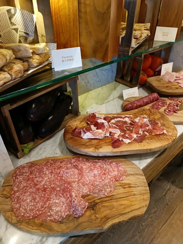 中環蘭桂坊寶藏意大利餐廳 周末自助午餐無限任食生蠔龍蝦