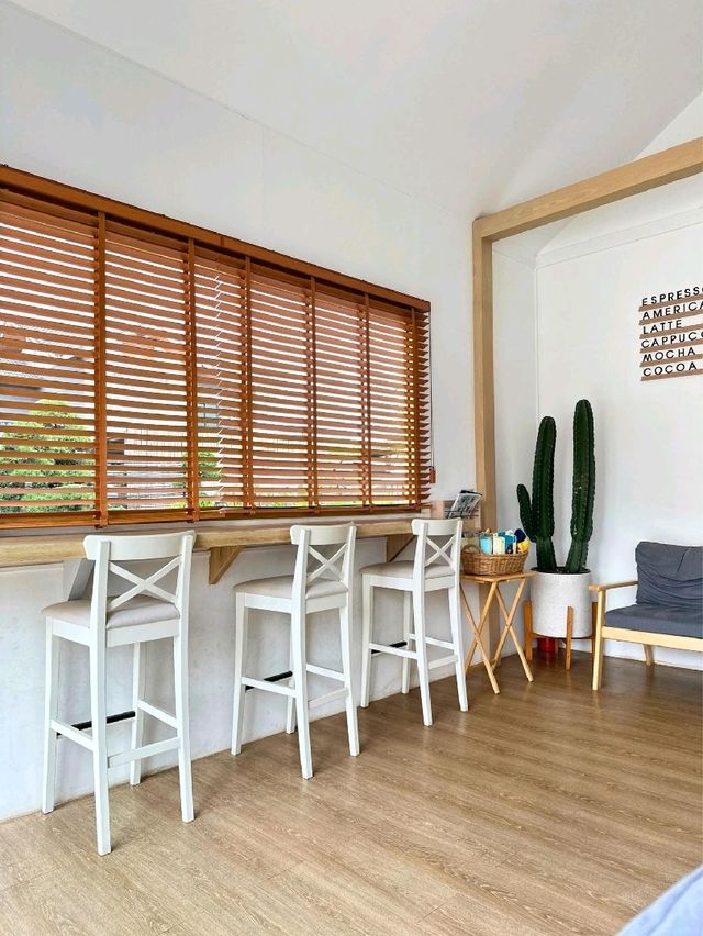 คาเฟ่ลับซอยวัดพระเงิน DINPLANT COFFEE & BAR