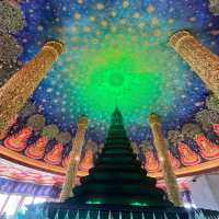 幻想的なワット・パークナム寺院