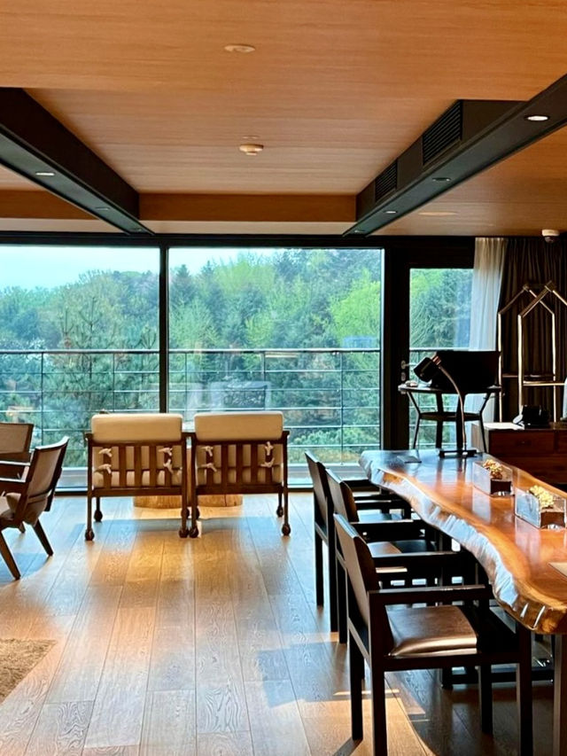 숲에 둘러쌓인 산장 감성을 🌳 서울 도심 한복판에서 즐길 수 있는 🏕️캠핑감성 여행
