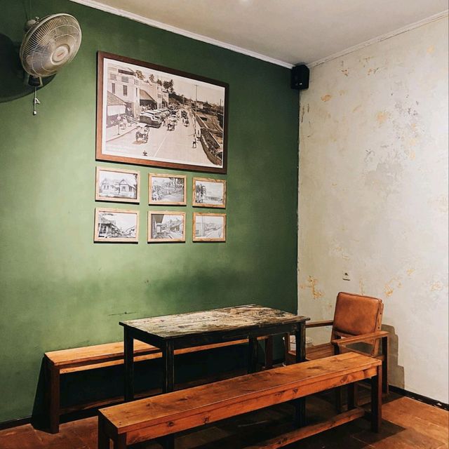 LEGION COFFEESHOP | VERY NOSTALGIC AND AESTHETIC