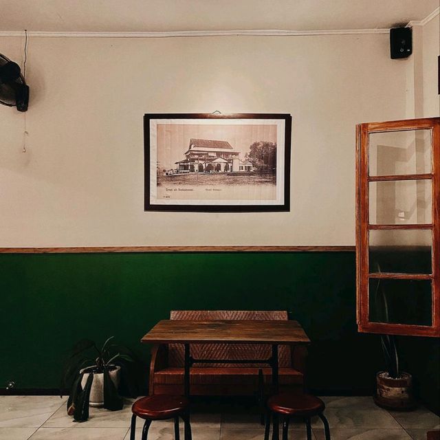 LEGION COFFEESHOP | VERY NOSTALGIC AND AESTHETIC