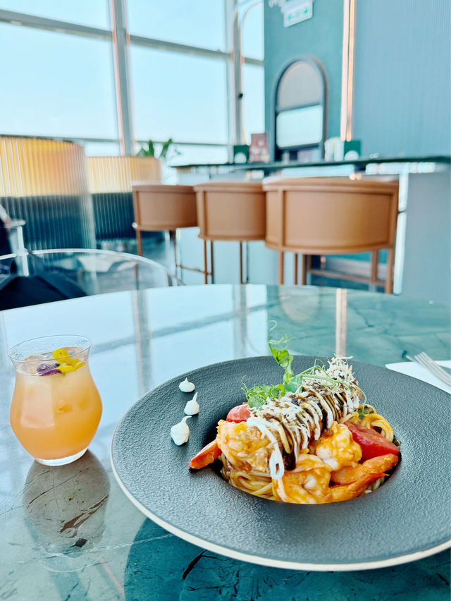 機場禁區竟然有免費午餐！香港機場靚景bar