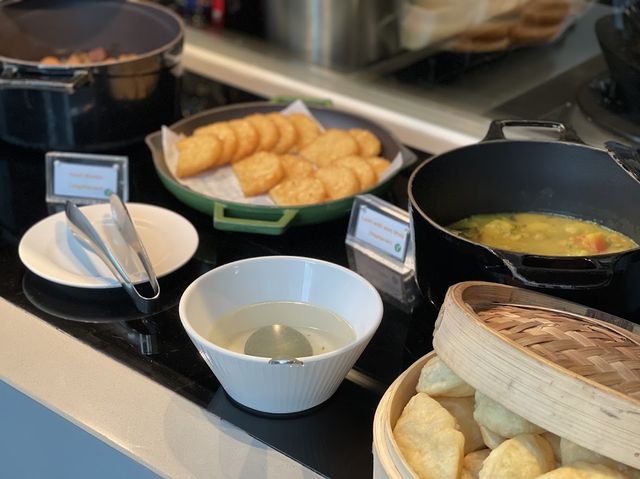 코트야드 프놈펜 완벽한 위치와 편의 시설! 🏊‍♂️