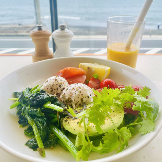 【神奈川県/鎌倉　七里ヶ浜の海を眺めながら健康的な料理が食べられるオシャレなレストラン🍽️】