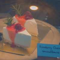 The shark cafe คาเฟ่ริมทะเลแสมสาร