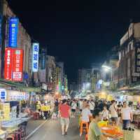 六合観光夜市を散策