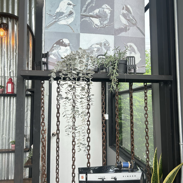 Steel Box 📦 Cafe ☕️ 