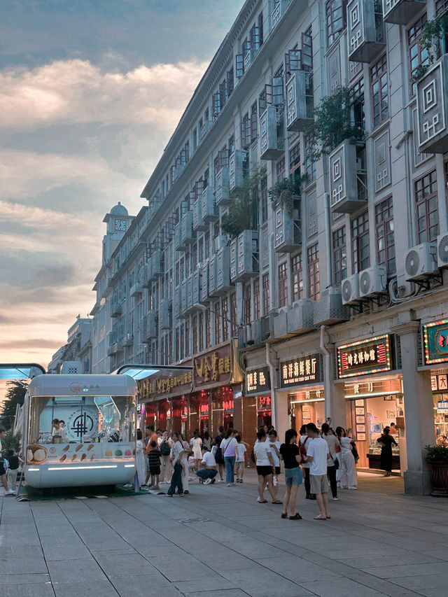 Lively Zhongshan Pedestrian Street