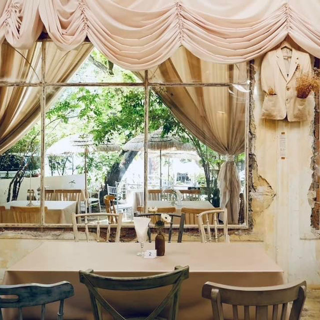 คาเฟ่และสตูดิโอสุดคลาสสิค ย่านอารีย์