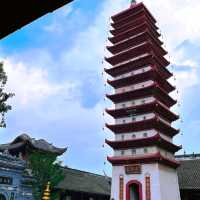 有「東方斜塔」之稱的寶塔-寶光寺裏數羅漢喫齋飯