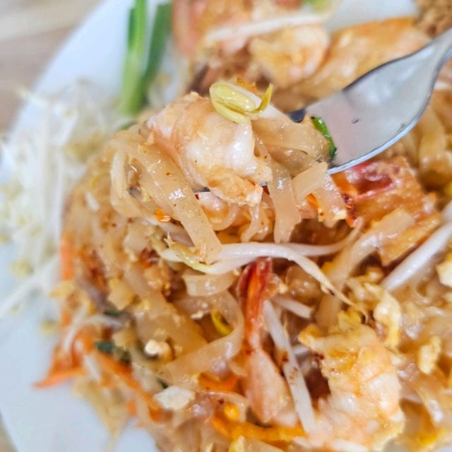 ตลาดนัดรถไฟศรีนครินทร์ Train Night Market