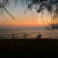 พระอาทิตย์ตก ริมหาดพัทยา