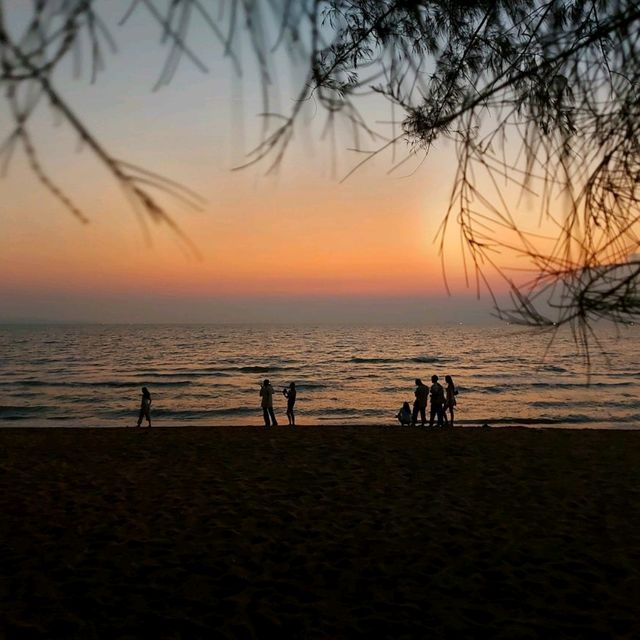พระอาทิตย์ตก ริมหาดพัทยา