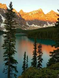 BREATHTAKING VISTAS OF MORAINE LAKE