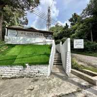 Small cafe only open in weekend 