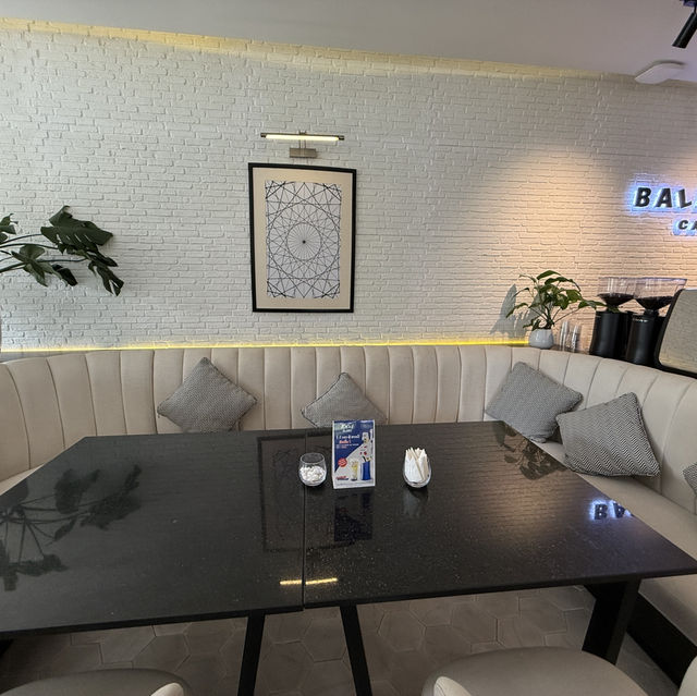 คาเฟ่ดังย่านปากเซ Balance cafe'