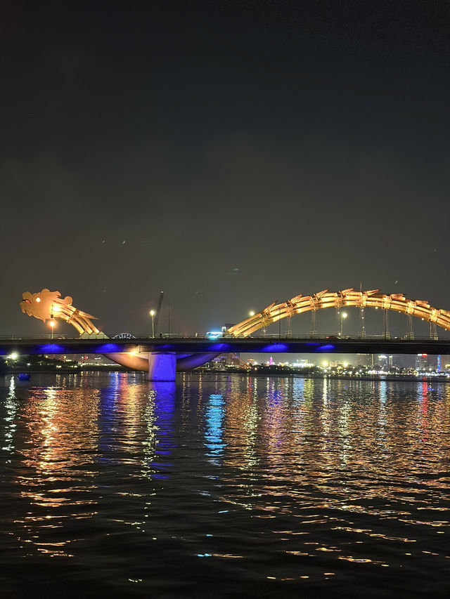 Dragon & CauTinhYea bridge ดานัง เวียดนาม