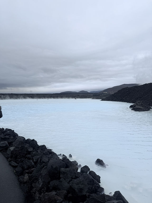 在冰島泡到了火山熔岩里的藍湖溫泉！