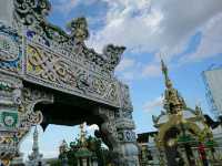 พาพ่อชมวัดสวยกลางเมืองเชียงราย