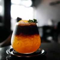 泰國清邁_BULOV Coffee_黑色工業咖啡店