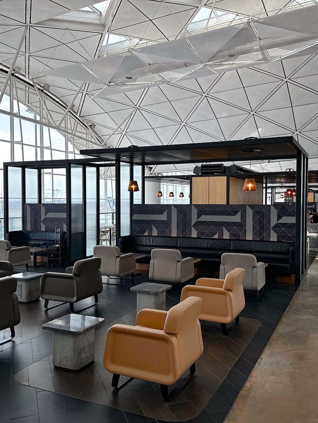 Qantas Lounge at Hong Kong International Airport Terminal 3