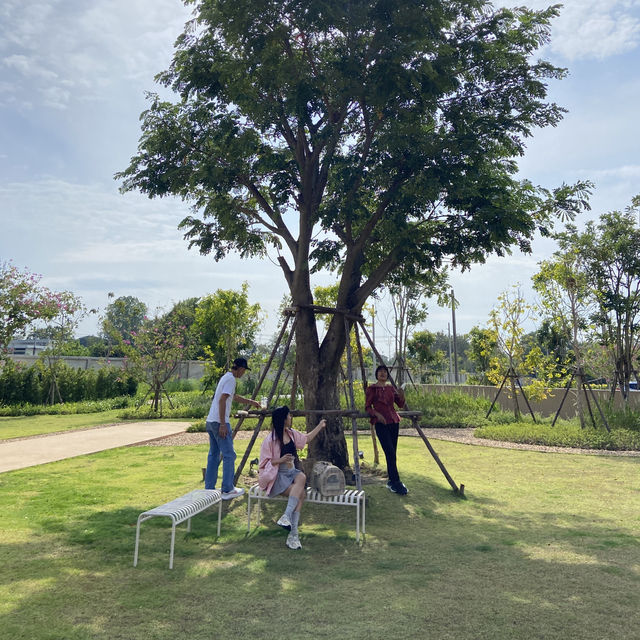 Roccia Cafe Kanchanaburi ใกล้สะพานข้ามแม่น้ำแคว