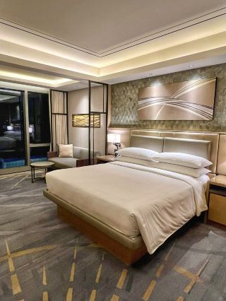 Luxury hotel close to NAIA
