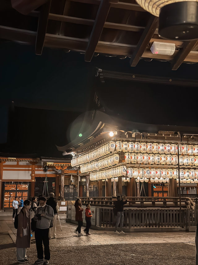 ✨ 夜訪八坂神社｜燈火闌珊中的祇園守護神