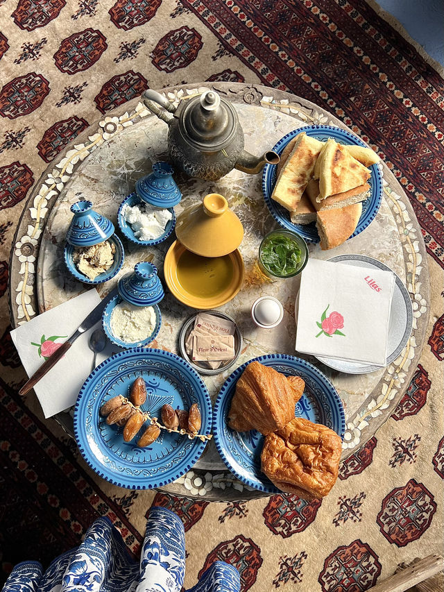 A Perfect Tunisian Breakfast at Tiziri🐈