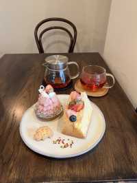Charming Café with Delicious Sweets in Akebonobashi🌸