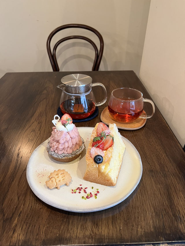Charming Café with Delicious Sweets in Akebonobashi🌸