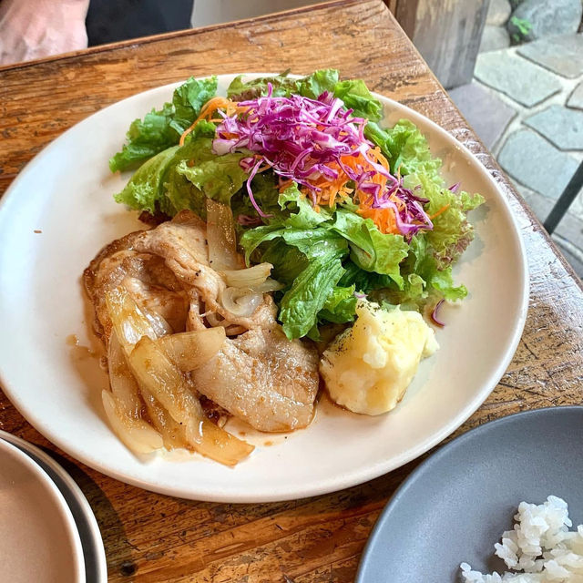 Weekend Brunch at Tas Yard 🍽️