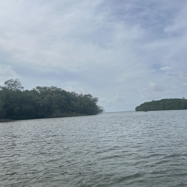 Barahom Barzaar ล่องเรือกอและ 