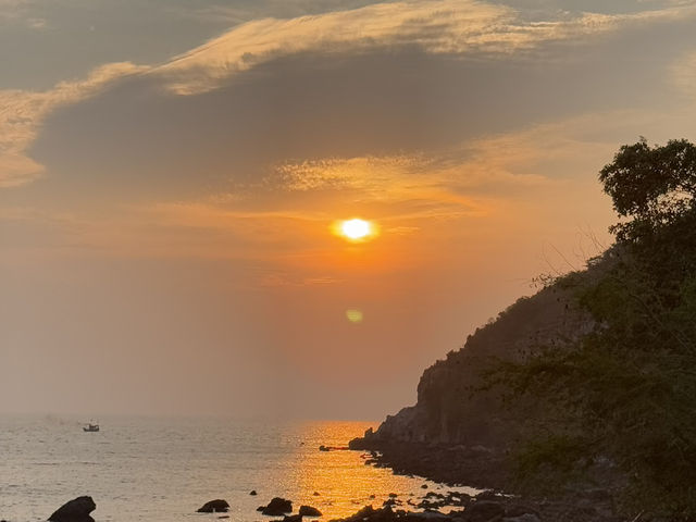 คาเฟ่วิวเกาะ ทะเล ภูเขาพระอาทิตย์ตกสวยสุดในสัตหีบ