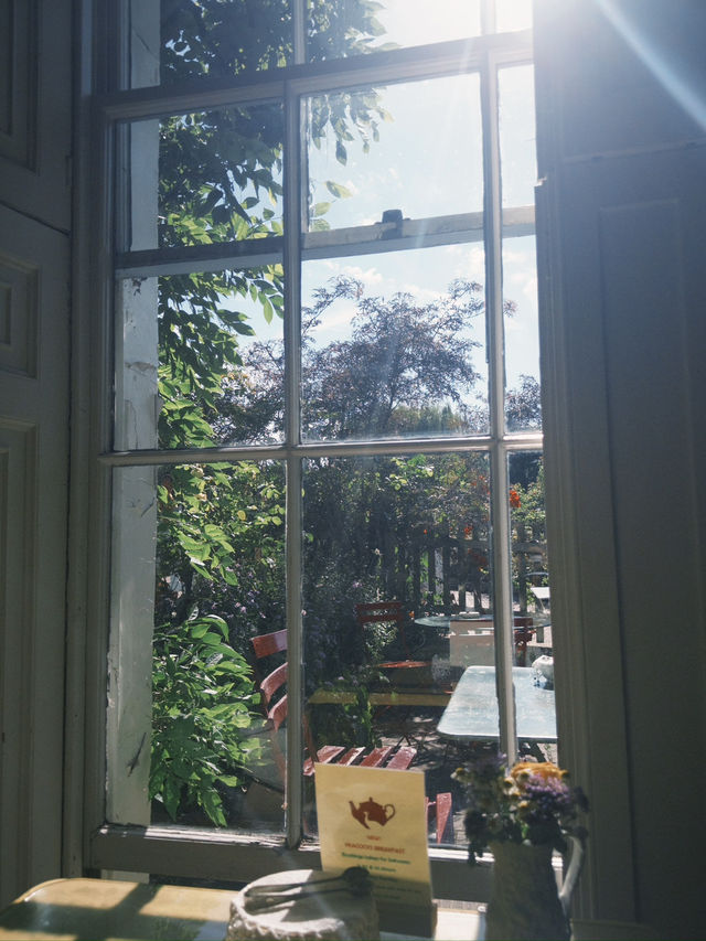 Springtime Charm in Ely: Blossoms, History & Riverside Elegance