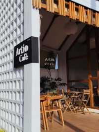คาเฟ่สุดมินิมอล บรรยากาศอบอุ่น ที่ Artio Cafe