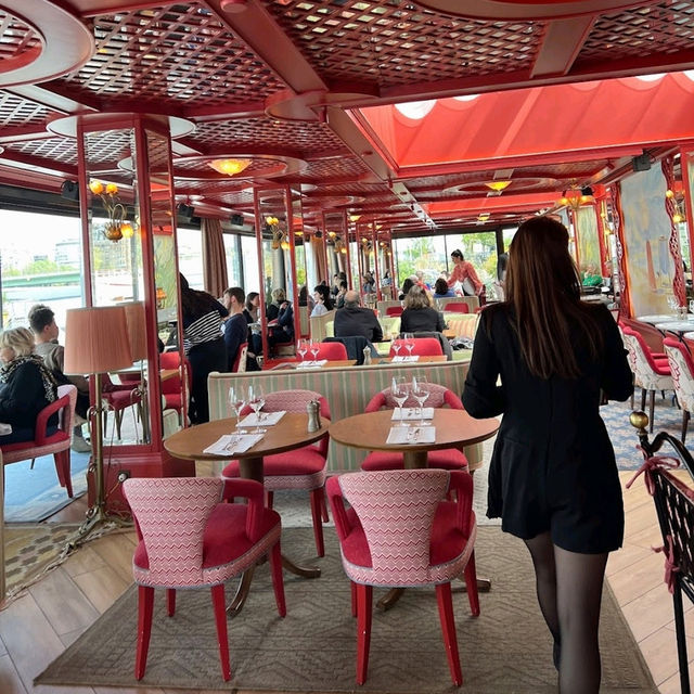 A memorable restaurant with a river view