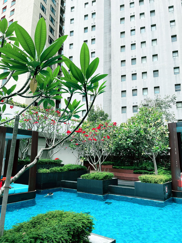 ParkRoyal KL’s Pool is Spring Oasis