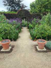 Winterbonrne House and Garden