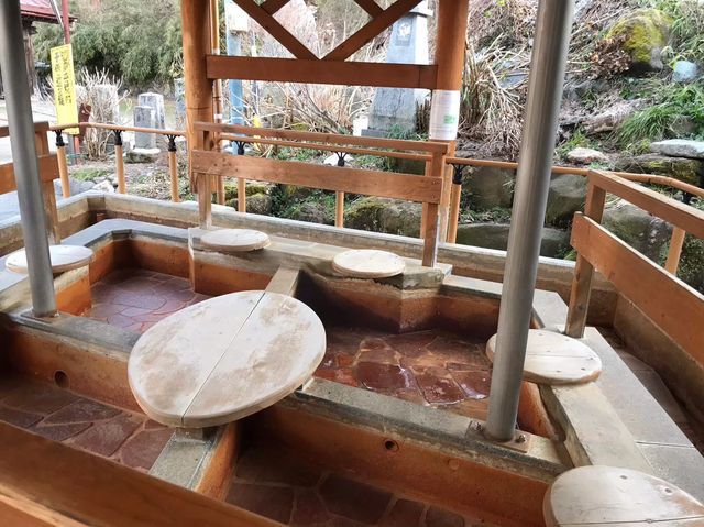 渋温泉観光：逆三猿と温泉の癒し 
